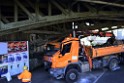 LKW blieb unter Bruecke haengen Koeln Deutz Deutz Muelheimerstr P151